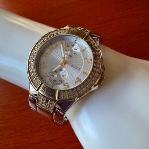 Guess Women’s Wristwatch 50M Water Resistant